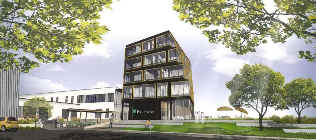 Fraunhofer modernes Bürogebäude mit viel Glas und Grünfläche