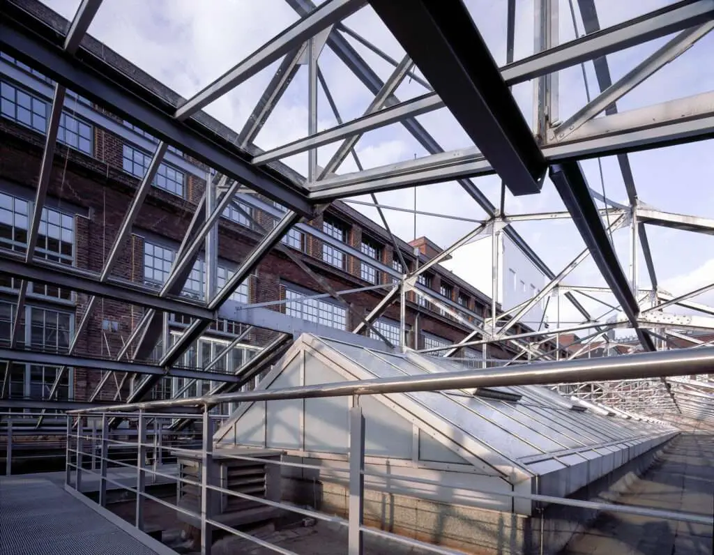 vielverstrebte Dachkonstruktion