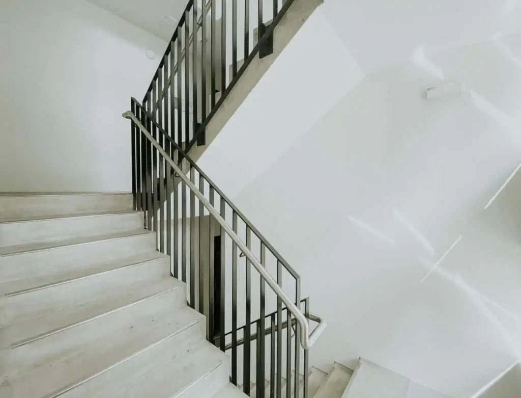 Treppenhaus mit Betontreppen